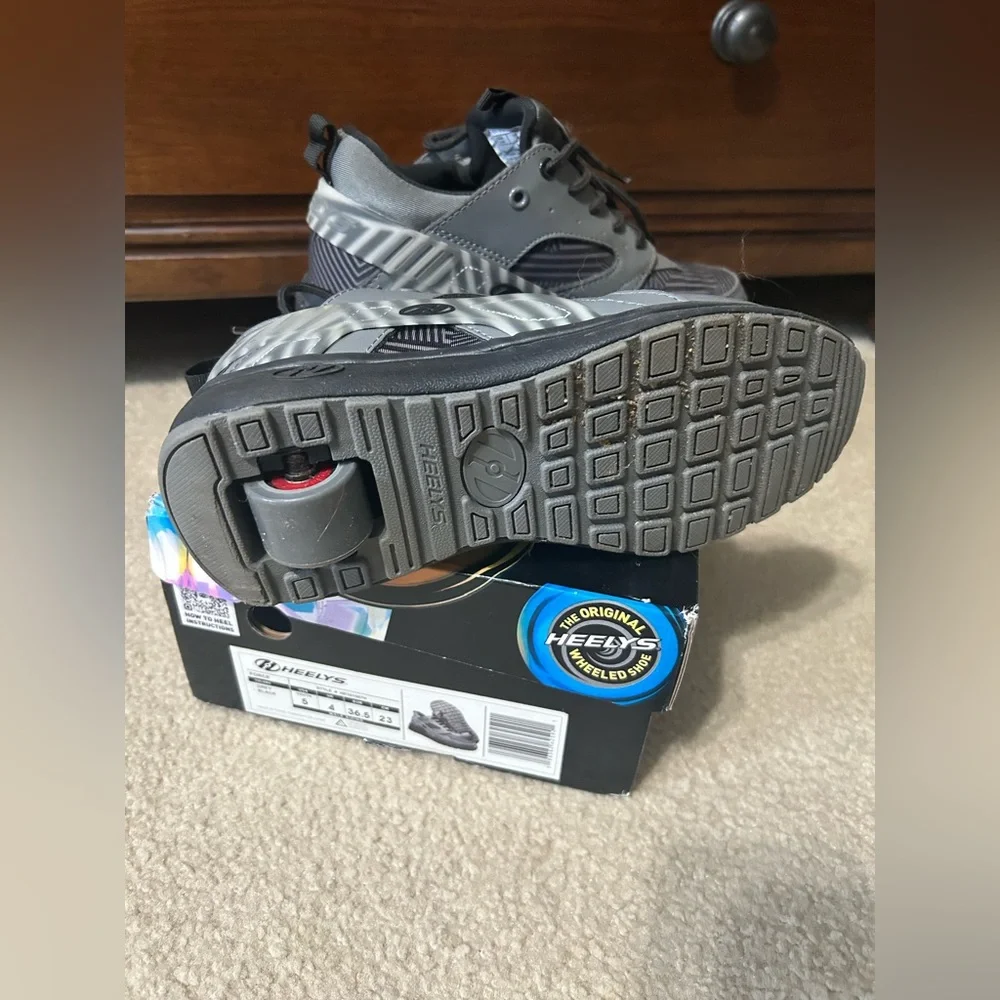 Heelys sneakers size 5